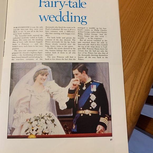 Livre souvenir du prince Charles et lady diana . En anglais 48 pages - Picture 7 of 11